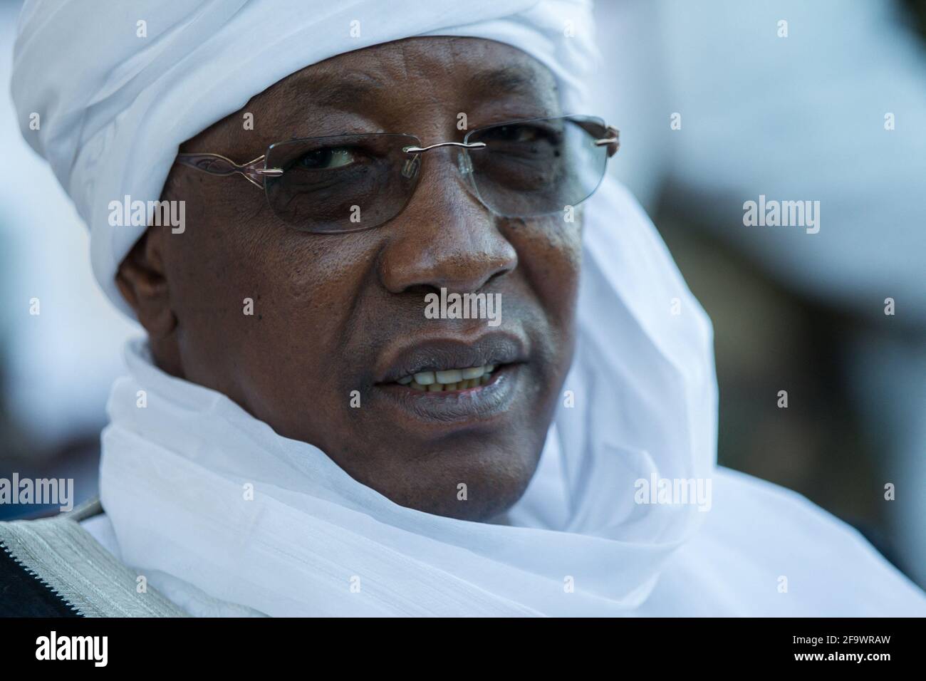 Foto der Datei - Idriss Deby, Präsident von ChadÂ, nimmt am 5. März 2018 an einem Kamelrennen in Amdjarass, Region Ennedi, Tschad, Teil. Tschads Präsident Idriss Deby ist beim Besuch von Truppen an der Front eines Kampfes gegen die nördlichen Rebellen gestorben, sagte ein Armeesprecher am Dienstag, einen Tag nachdem Deby zum Sieger einer sechsten Amtszeit erklärt wurde. Debys Kampagne sagte am Montag, dass er an die Front geleitet werde, um sich den Truppen anzuschließen, die gegen „Terroristen“ kämpfen. Foto von Pascal Avenet/ABACAPRESS.COM Stockfoto