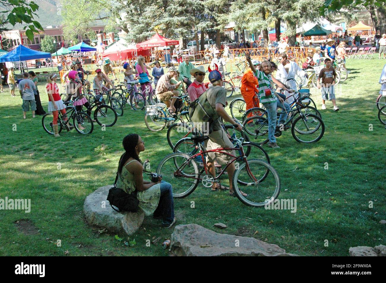 Teilnehmer bereit für die Radparade beim Radsportzirkus „New Belgium Brewing's Tour de Fat“ in Durango, Colorado, am 15. September 2007 Stockfoto