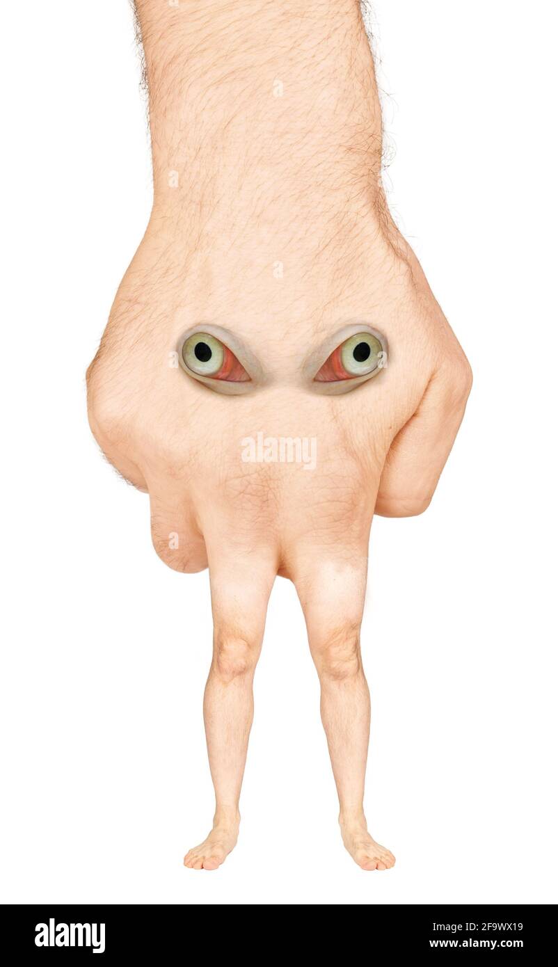 Gruselige Hand mit Beinen und Füßen statt Fingern, isoliert auf weiß Stockfoto
