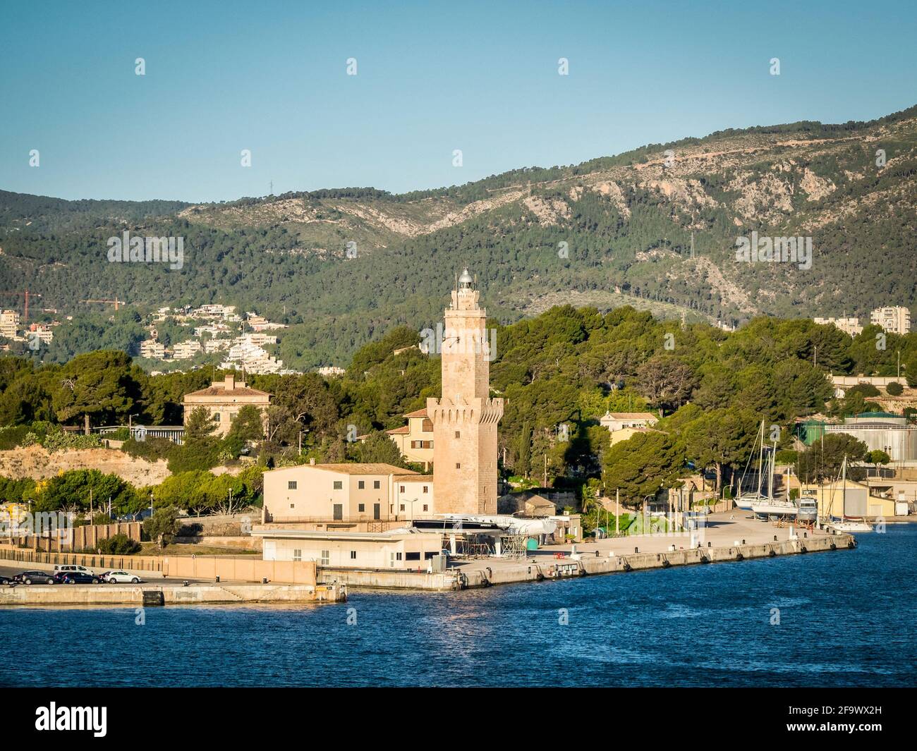 6. März 2020: Palma, Mallorca, Spanien - Far de Portopi oder Porto Pi Leuchtturm, ein Leuchtturm aus dem 17. Jahrhundert und einer der ältesten noch in Betrieb. Stockfoto