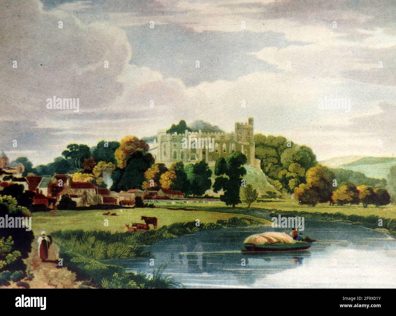 Eine alte, farbige Ansicht von Arundel Castle, West Sussex (South Downs), England, um 1800, zeigt eine ruhige, pastorale Szene in der Nähe von Arundel mit einem Bootsmann, der den Fluss Arun in einem kleinen Handelsschiff überquert. Der Name Arundel hat seine Basis im Alten Englisch - Harhunedell, 'Tal des Horehund' Stockfoto