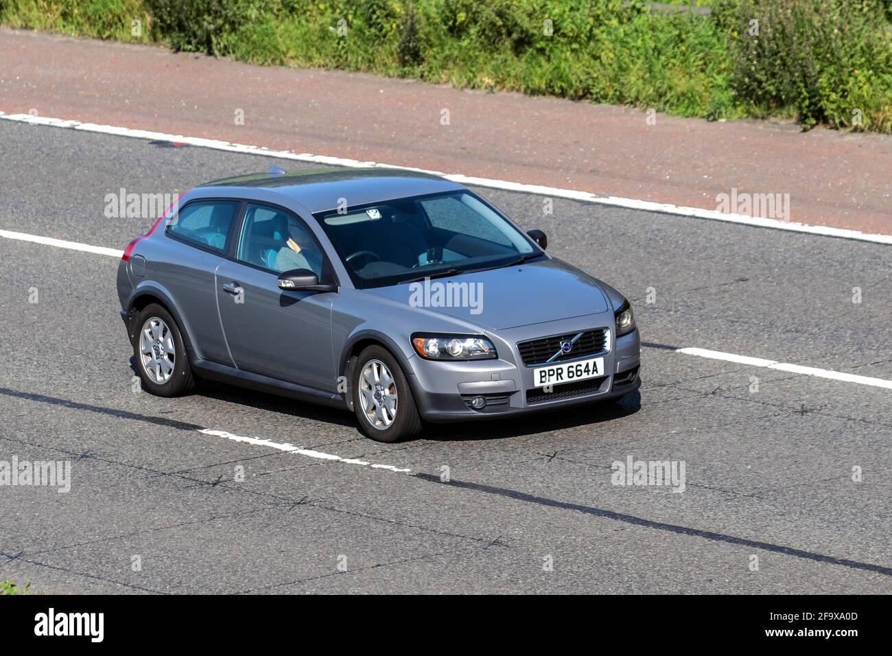 2007 grauer Volvo C30 S Fahrzeuge, Autos, Fahrzeuge, die auf britischen Straßen fahren, Motoren, Fahrzeuge, die auf dem englischen Autobahnnetz M6 fahren Stockfoto