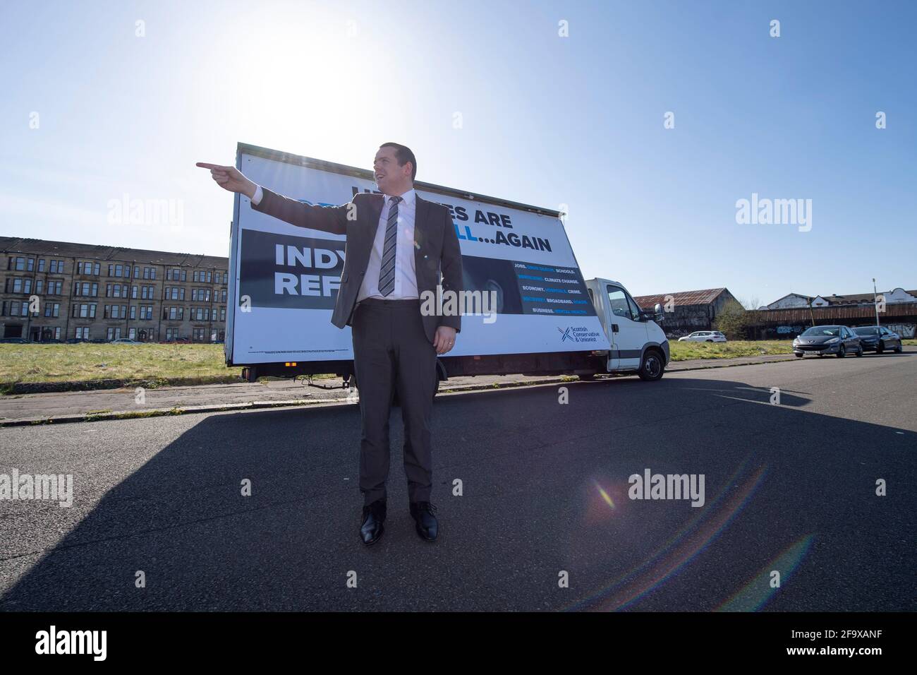 Glasgow, Schottland, Großbritannien. April 2021. IM BILD: Der Abgeordnete Douglas Ross startet eine Werbekampagne, die Nicola Sturgeons Rekord in der Regierung kritisiert. Quelle: Colin Fisher/Alamy Live News Stockfoto