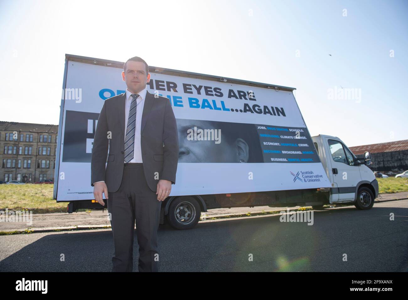 Glasgow, Schottland, Großbritannien. April 2021. IM BILD: Der Abgeordnete Douglas Ross startet eine Werbekampagne, die Nicola Sturgeons Rekord in der Regierung kritisiert. Quelle: Colin Fisher/Alamy Live News Stockfoto