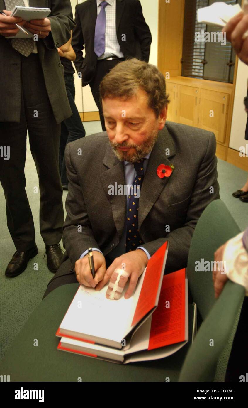 BLUNKETT BUCH LAUNCE . 6/11/02 PILSTON Stockfoto BLUNKETT BUCH LAUNCE . 6/11/02 PILSTON Stockfoto