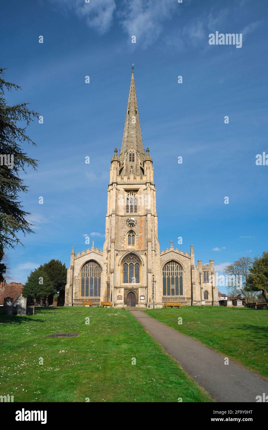 Safran Walden Kirche, Blick auf den Westturm und den Turm der Pfarrkirche St. Mary the Virgin im Zentrum von Saffron Walden, Essex, England, Großbritannien Stockfoto