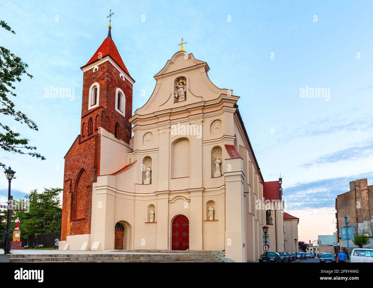Gniezno, Polen 1. Juli 2015 Mittelalterliche gotische Kirche Mariä