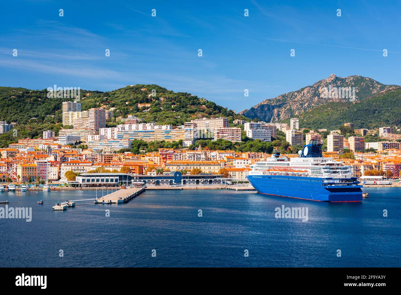 Ajacio, Korsika, Frankreich Küstenorte Skyline am Mittelmeer. Stockfoto