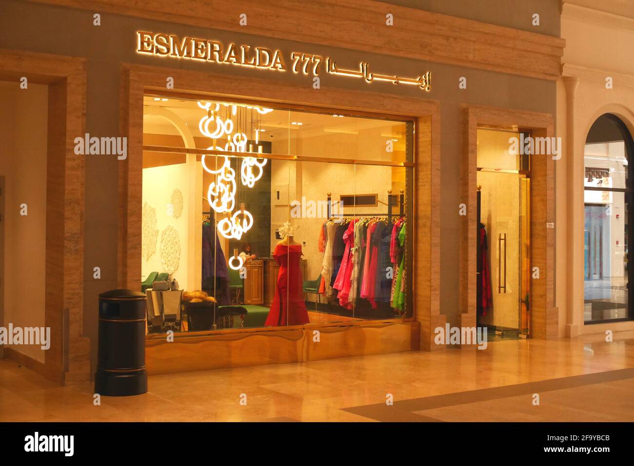 Esmeralda 777 Bekleidungsgeschäft, The Avenues Mall, Manama, Königreich Bahrain Stockfoto