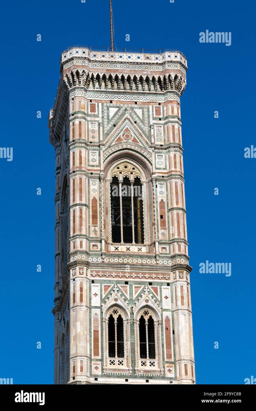 Florenz, Provinz Florenz, Toskana, Italien. Giotto's Campanile oder Glockenturm, neben der Basilika Santa Maria del Fiore oder dem Dom. Es ist p Stockfoto