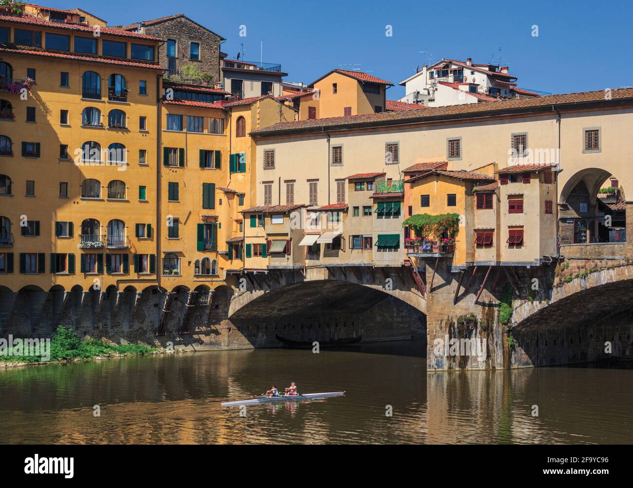 Florenz Ponte Vecchio Ruderer Fotos Und Bildmaterial In Hoher Auflösung Alamy 5883