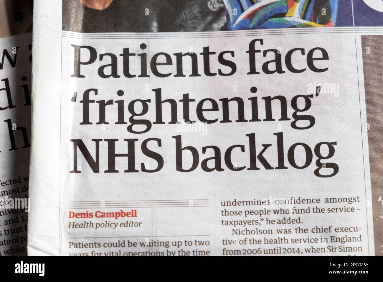 „Patienten stehen vor einem „erschreckenden“ NHS-Rückstand“, titelt der Covid-Zeitung in The Guardian 3 April 2021 London England Großbritannien Stockfoto