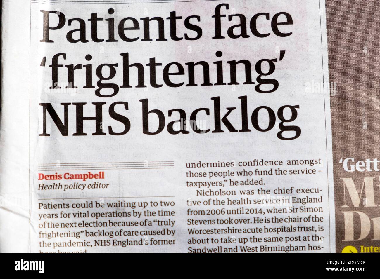 „Patienten stehen vor einem „erschreckenden“ NHS-Rückstand“, titelt der Covid-Zeitung in The Guardian 3 April 2021 London England Großbritannien Stockfoto