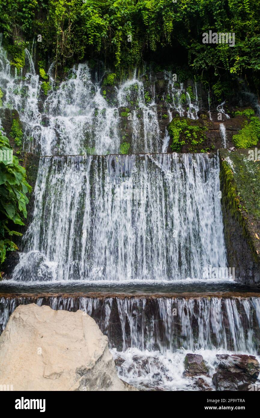 Einer von Chorros de la Calera, einer Reihe von Wasserfällen in der Nähe des Dorfes Juayua, El Salvador Stockfoto