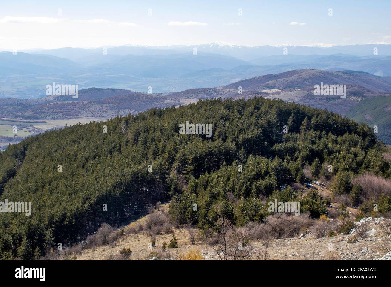 Luftaufnahme des Berges Konyavska, Kyustendil Region, Bulgarien Stockfoto