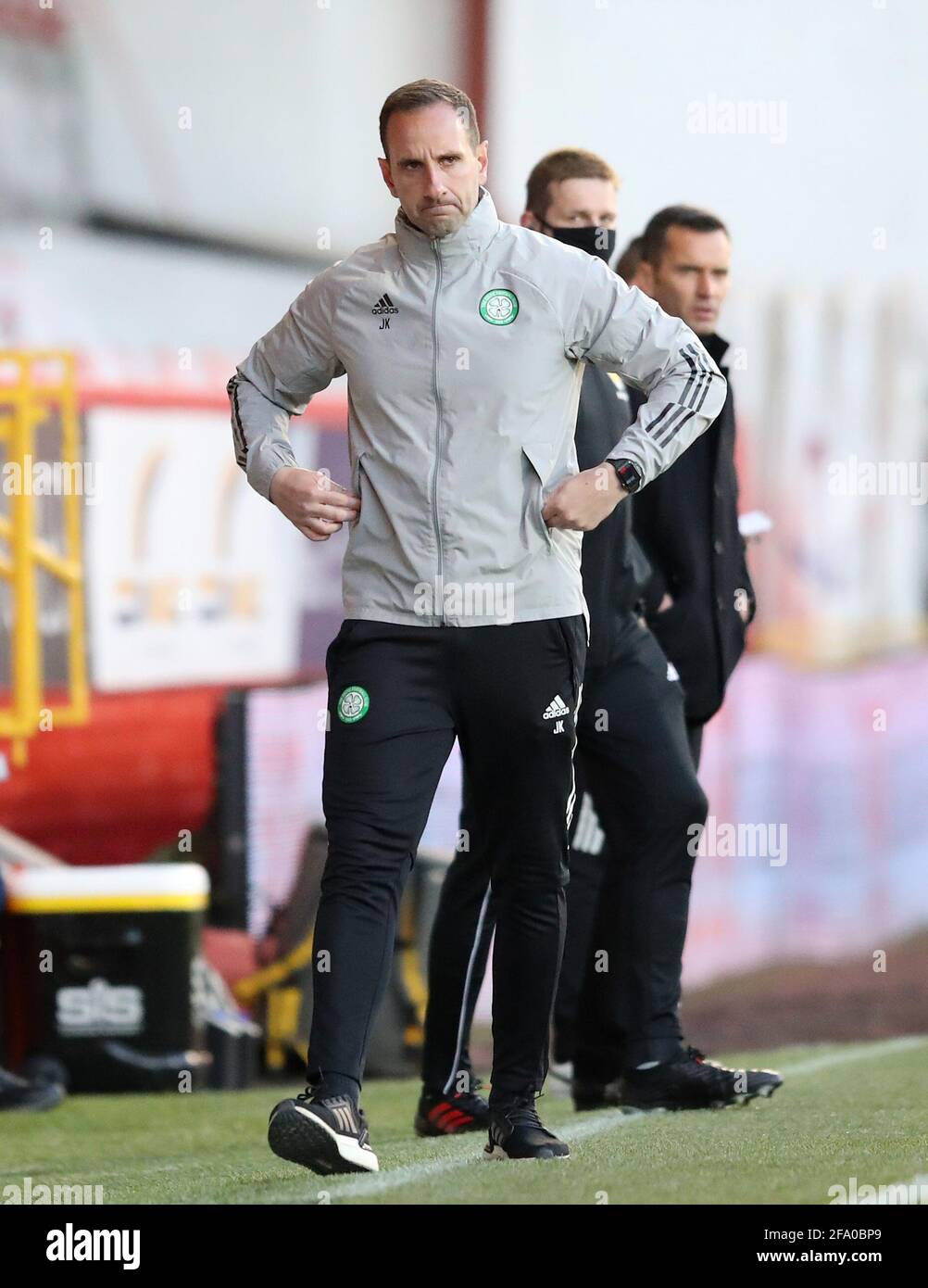 Celtic-Manager John Kennedy auf der Touchline während des Spiels der schottischen Premiership im Pittodrie Stadium, Aberdeen. Bilddatum: Mittwoch, 21. April 2021. Stockfoto
