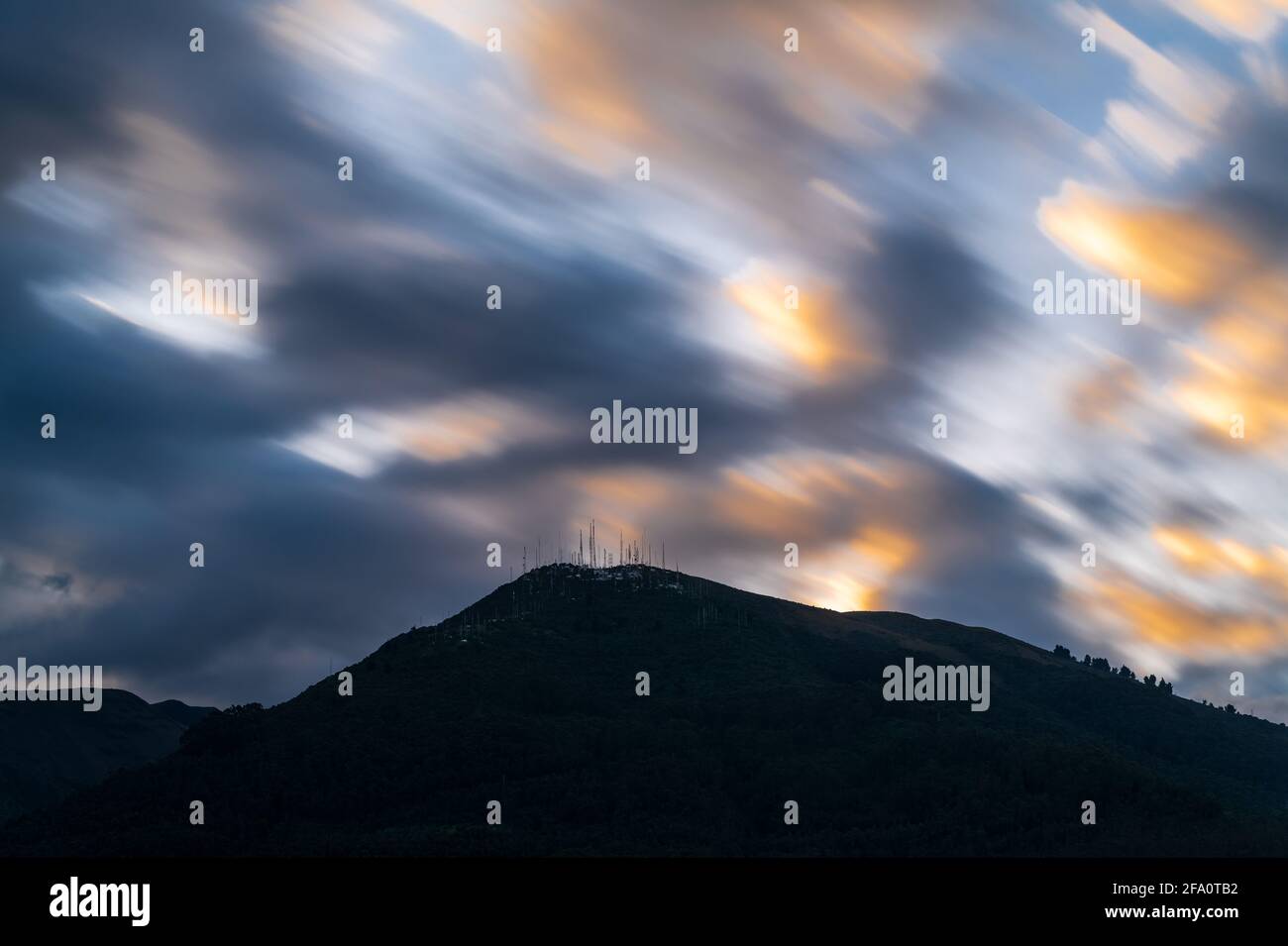 Pichincha Vulkan Langzeitbelichtung bei Sonnenuntergang, Quito, Pichincha Provinz, Ecuador. Stockfoto