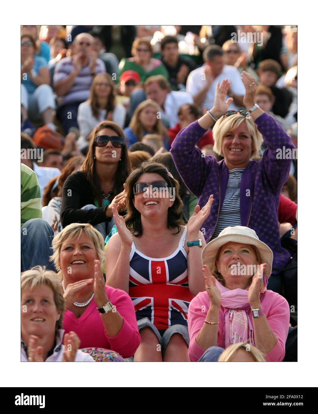Wimbledon Tag 8.... Murray Mound als Andy Murray beginnt sein Spiel gegen Rafael Nadal..Foto von David Sandison The Independent Stockfoto