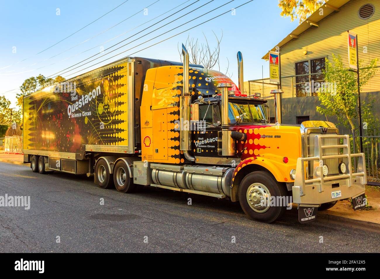 Alice Springs, Northern Territory, Australien - 14. August 2019: WESTERN Star Truck des Shell Questacon Science Circus. Geparkt in Alice Springs bei Stockfoto