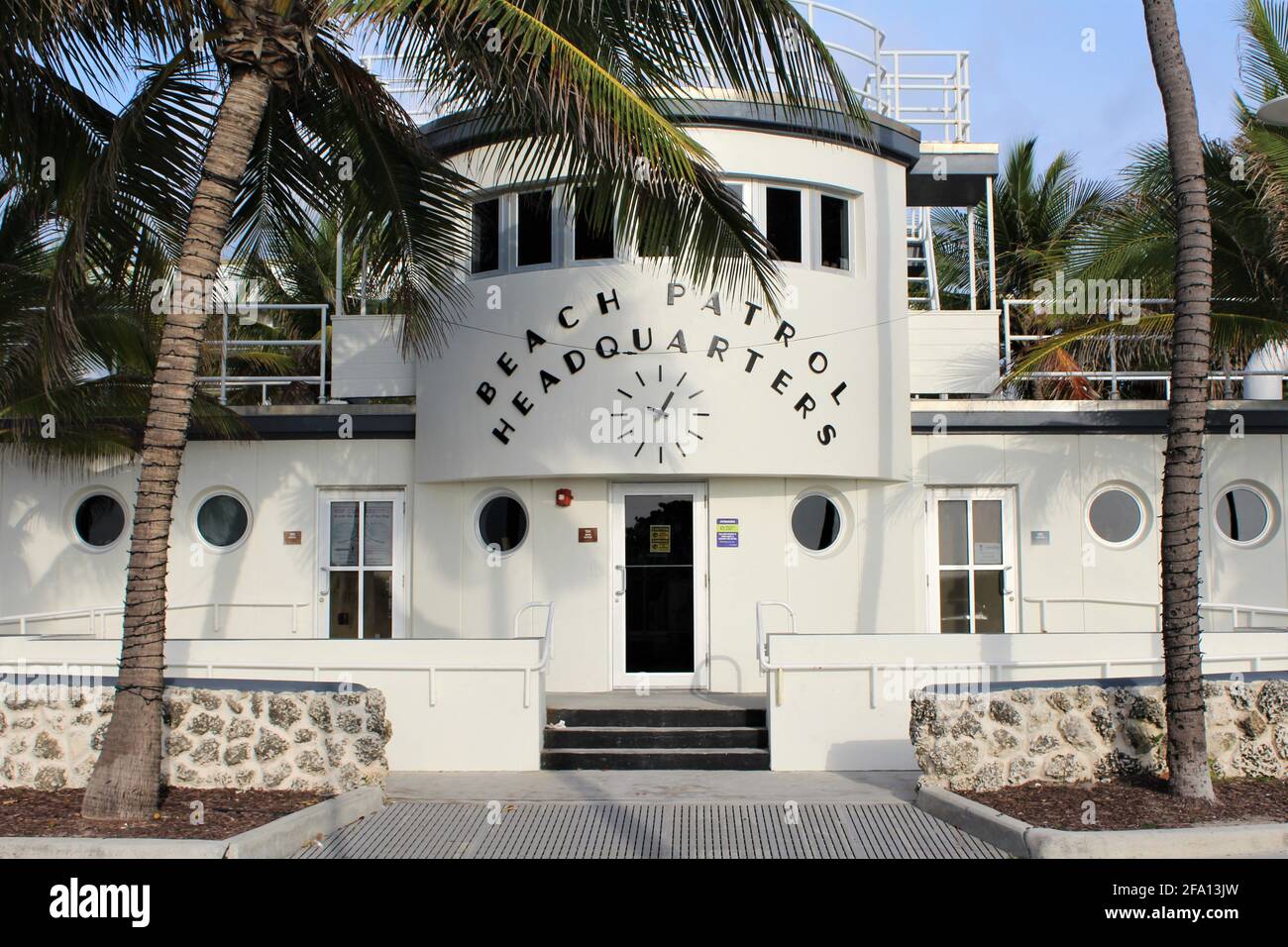 Strandpatrouille. Miami Beach Patrol Headquarters. Fassade der Strandpolizei, Außengebäude. Art déco-Bereich am South Beach. Stockfoto