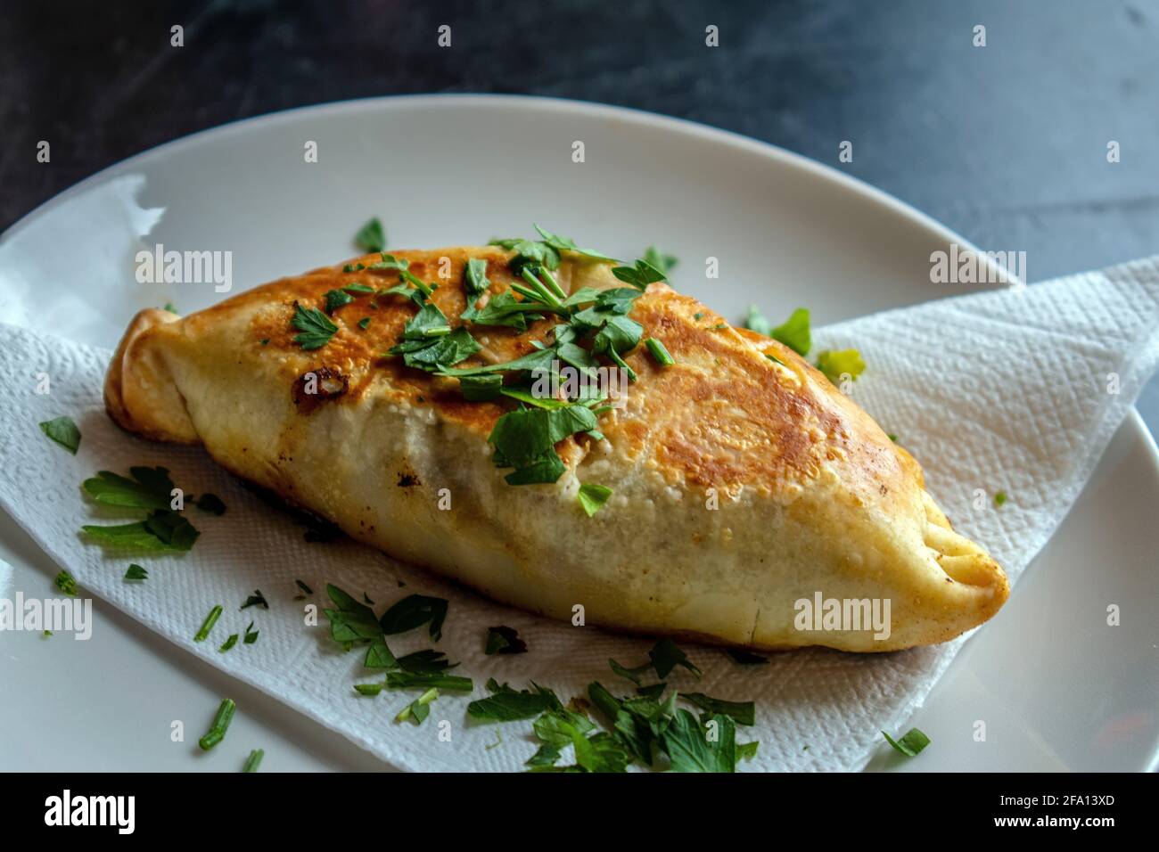 Empanada de Carne (typisch argentinisches Essen). Stockfoto