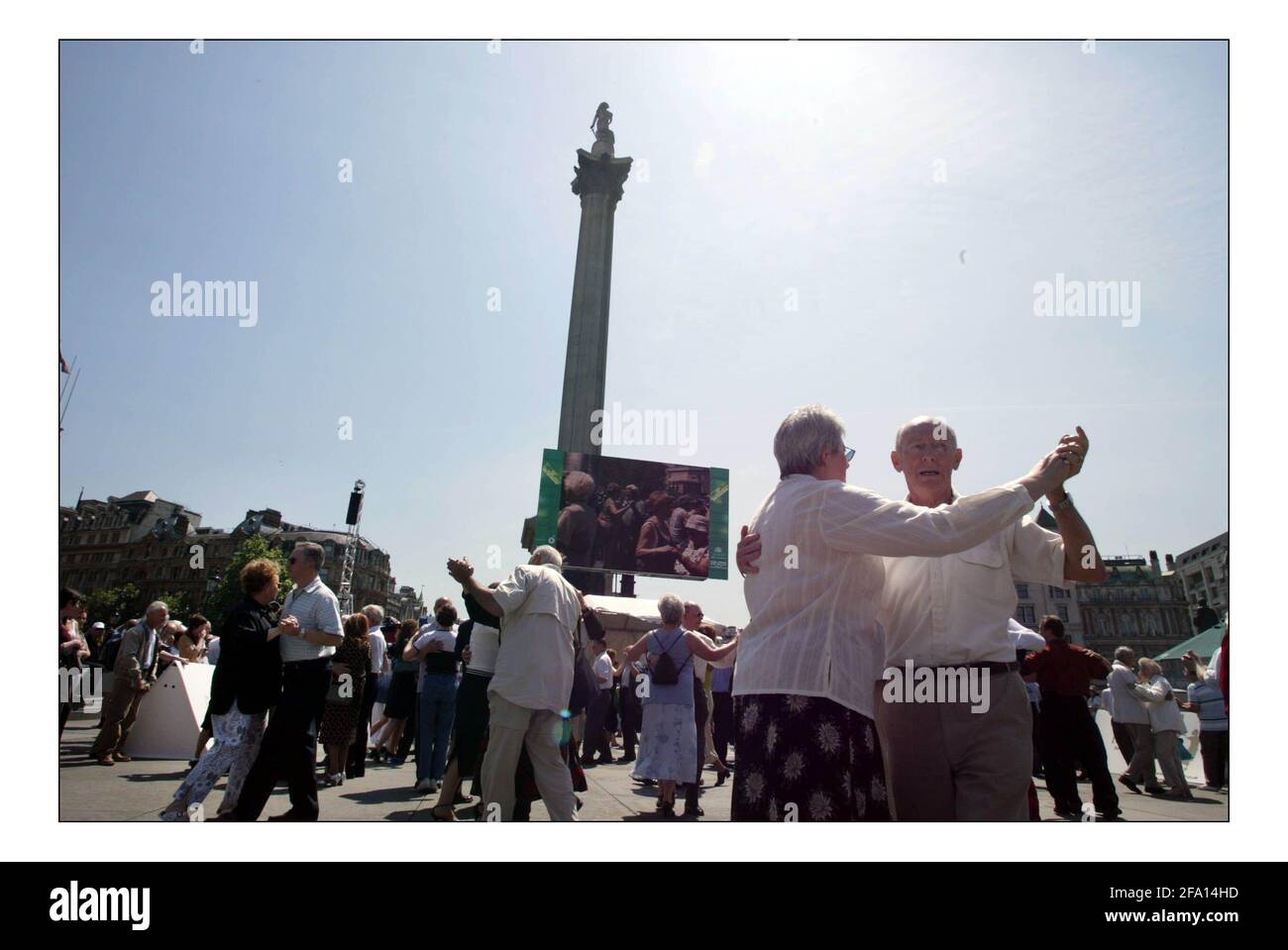 Rekord brechen TEE TANZ in Trafalgar Sq statt PIC David Sandison 8/6/2005 Stockfoto