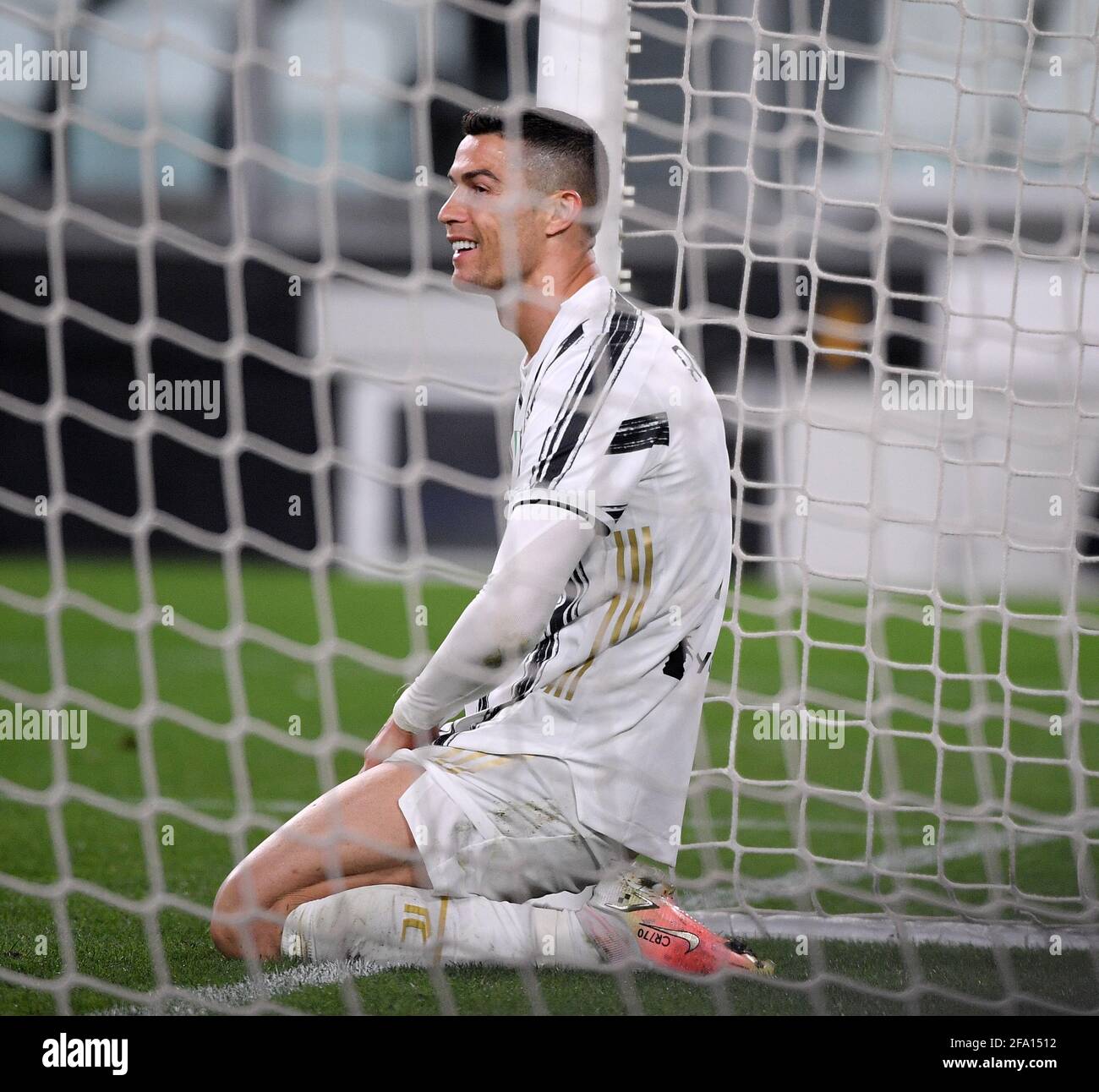 Turin, Italien. April 2021. Cristiano Ronaldo von Juventus reagiert während einer Serie EINES Fußballspiels zwischen dem FC Juventus und Parma in Turin, Italien, am 21. April 2021. Quelle: Federico Tardito/Xinhua/Alamy Live News Stockfoto