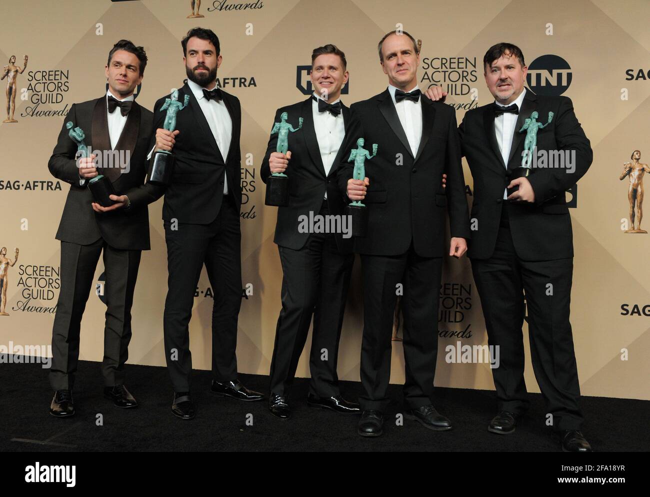 Julian Ovenden, Tom Cullen, Allen Leech, Kevin Doyle, Jeremy SWI im Presseraum während der 22. Annual Screen Actors Guild Awards, die am Sonntag, den 30. Januar 2016 im Shrine Auditorium in Los Angeles, Kalifornien, abgehalten wurden. Foto von Jennifer Graylock-Graylock.com 917-519-7666 Stockfoto