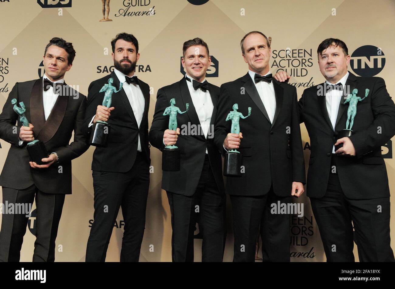 Julian Ovenden, Tom Cullen, Allen Leech, Kevin Doyle, Jeremy SWI im Presseraum während der 22. Annual Screen Actors Guild Awards, die am Sonntag, den 30. Januar 2016 im Shrine Auditorium in Los Angeles, Kalifornien, abgehalten wurden. Foto von Jennifer Graylock-Graylock.com 917-519-7666 Stockfoto
