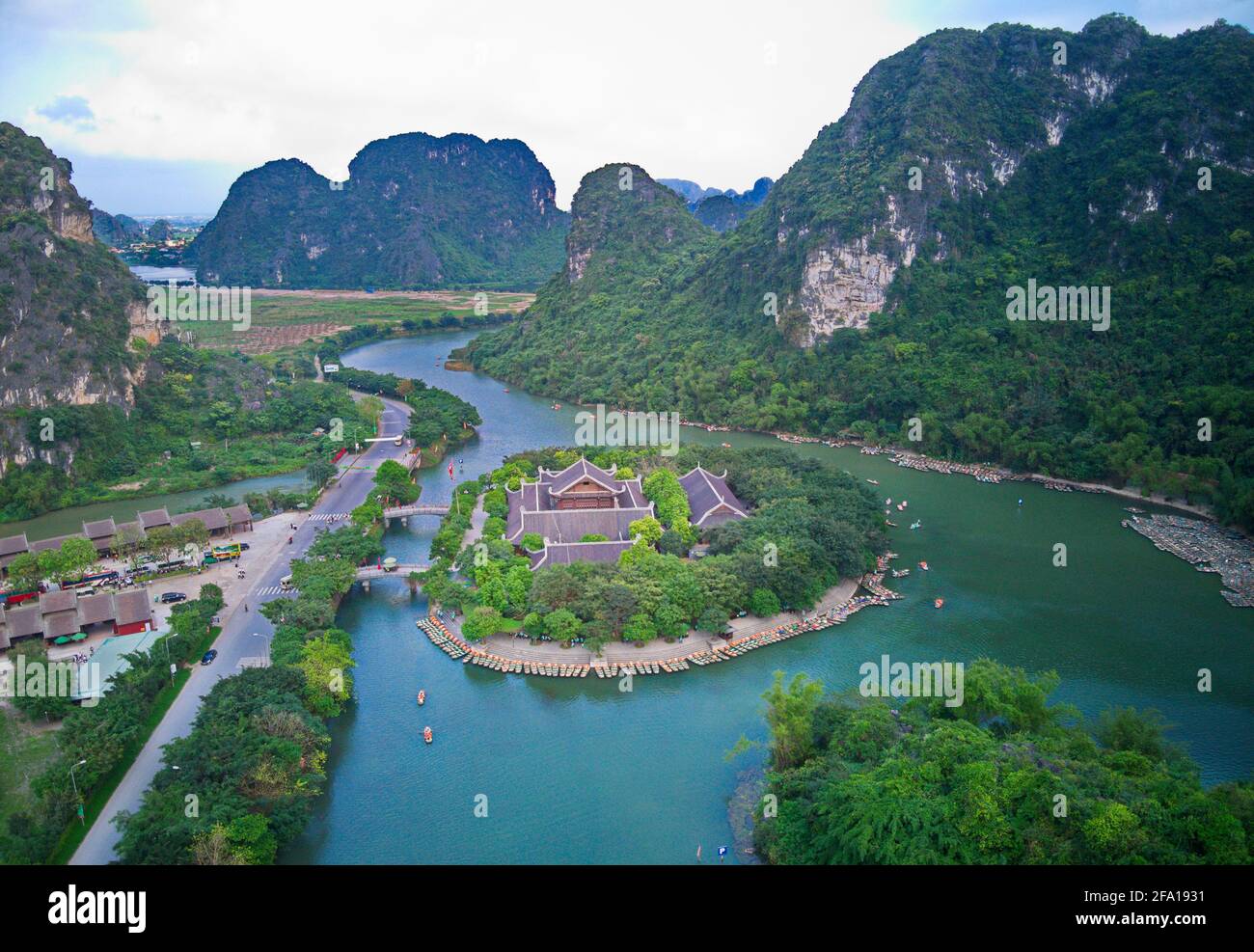Luftaufnahme der Hauptpagode im Zentrum von Trang an - Bai Dinh Spiritual and Cultural Complex Stockfoto