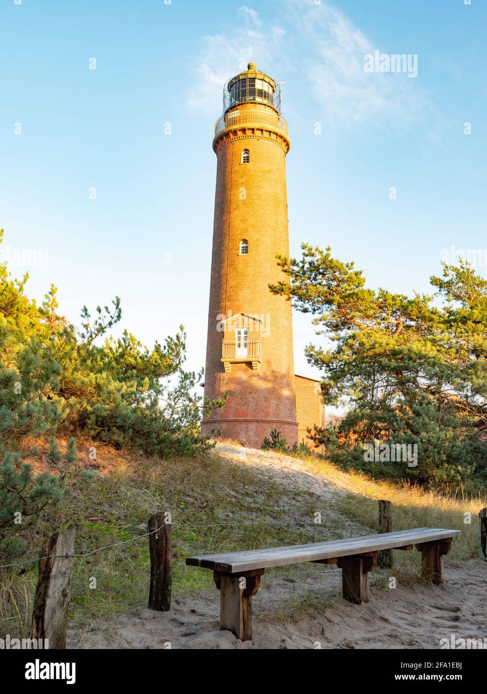 Leuchtturm-Turm Ort bei Prerow aus roten Ziegeln gebaut. Beliebtes Naturreservat Darsser Ort mit Natureum bei Prerow Fischland-Darss-Zingst Stockfoto
