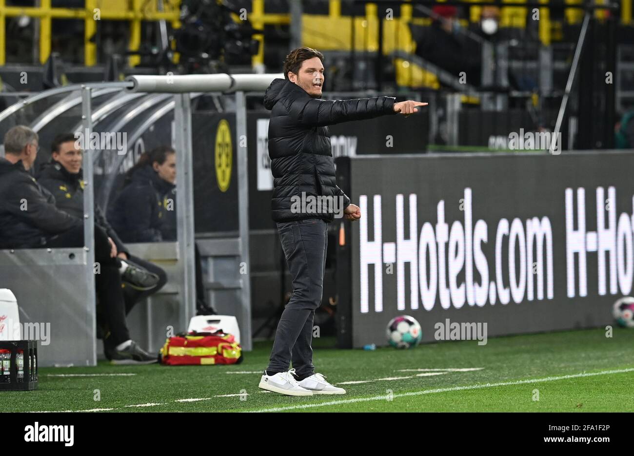 v. l. Trainer Edin Terzic (Borussia Dortmund) Fussball, Herren, Saison 2020/2021, 1. Bundesliga (30. Spieltag), Borussia Dortmund - 1. FC Union Berli Stockfoto