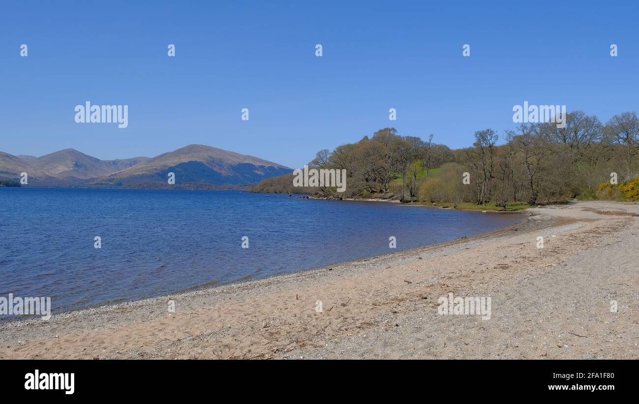 Loch Lomond an einem Aprils-Tag Stockfoto