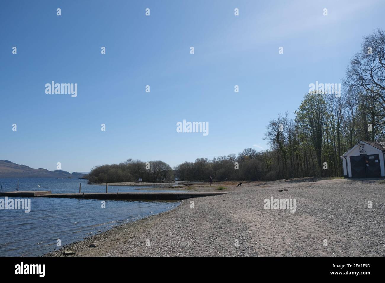 Luss, Loch Lomond an einem sonnigen Apriltag 2021 Stockfoto