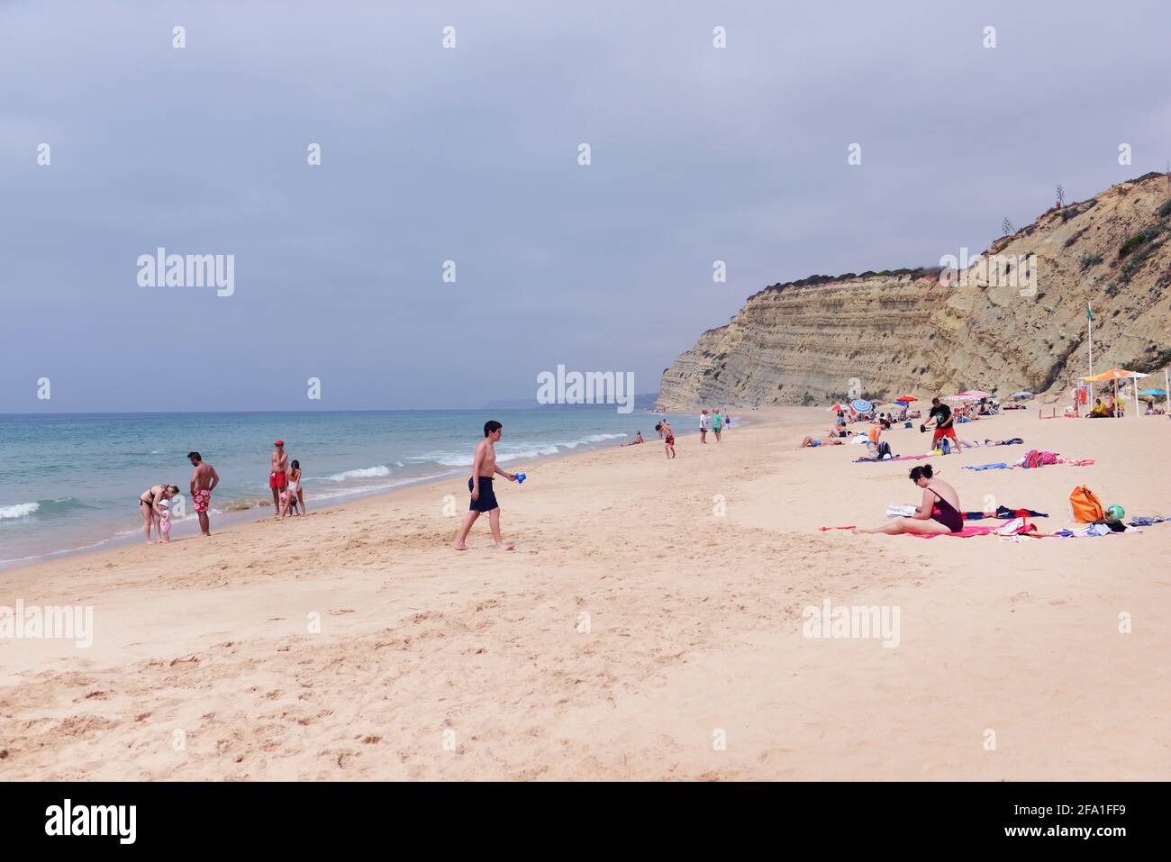 Praia de Porto de Mós an der Algarve in Südportugal. Stockfoto