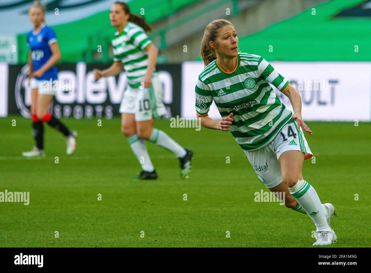 Glasgow. VEREINIGTES KÖNIGREICH. April 2021. Sarah Teegarden (#14) von Celtic Women FC während der Scottish Building Society SWPL1 Fixture Celtic FC vs. Rangers FC, Celtic Park, Glasgow. 21/04/2021 Credit Colin Poultney/Alamy Live News Stockfoto