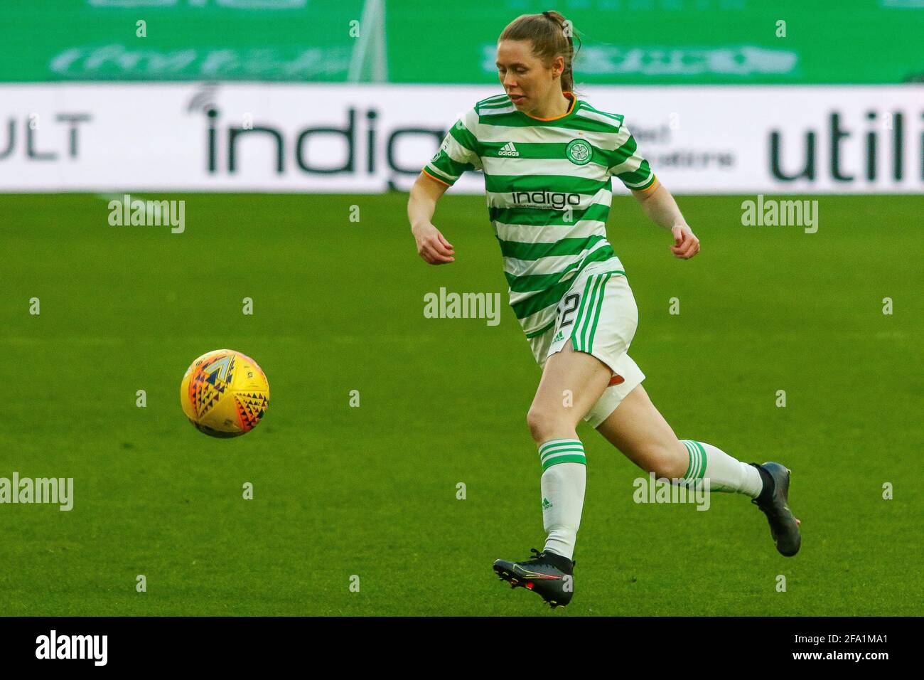 Glasgow. VEREINIGTES KÖNIGREICH. April 2021. Rachel Donaldson (#12) von Celtic Women FC während der Scottish Building Society SWPL1 Fixture Celtic FC vs. Rangers FC, Celtic Park, Glasgow. 21/04/2021 Credit Colin Poultney/Alamy Live News Stockfoto