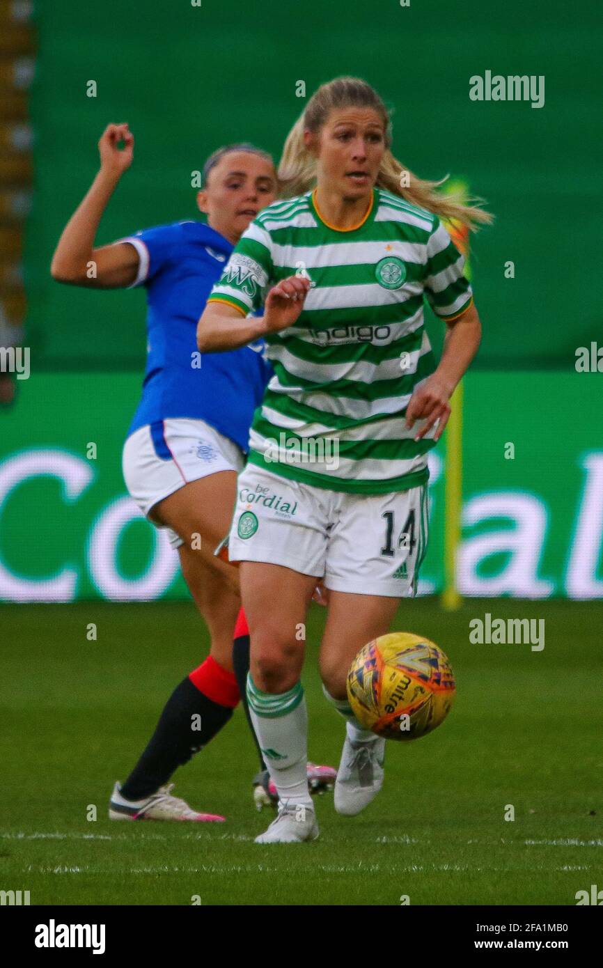 Glasgow. VEREINIGTES KÖNIGREICH. April 2021. Sarah Teegarden (#14) von Celtic Women FC während der Scottish Building Society SWPL1 Fixture Celtic FC vs. Rangers FC, Celtic Park, Glasgow. 21/04/2021 Credit Colin Poultney/Alamy Live News Stockfoto