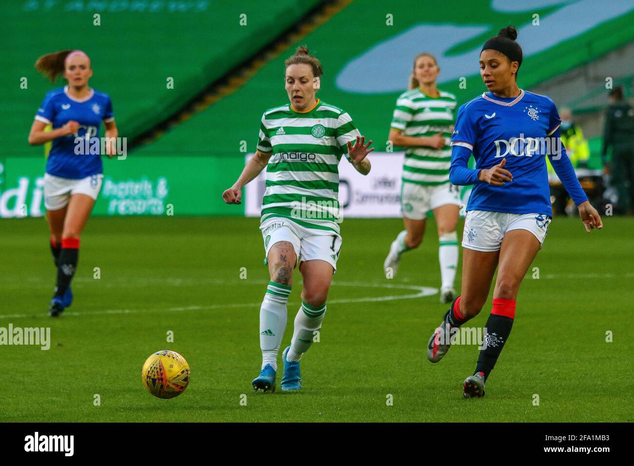 Glasgow. VEREINIGTES KÖNIGREICH. April 2021. Sarah Ewens (#11) von Celtic Women FC während der Scottish Building Society SWPL1 Fixture Celtic FC vs. Rangers FC, Celtic Park, Glasgow. 21/04/2021 Credit Colin Poultney/Alamy Live News Stockfoto