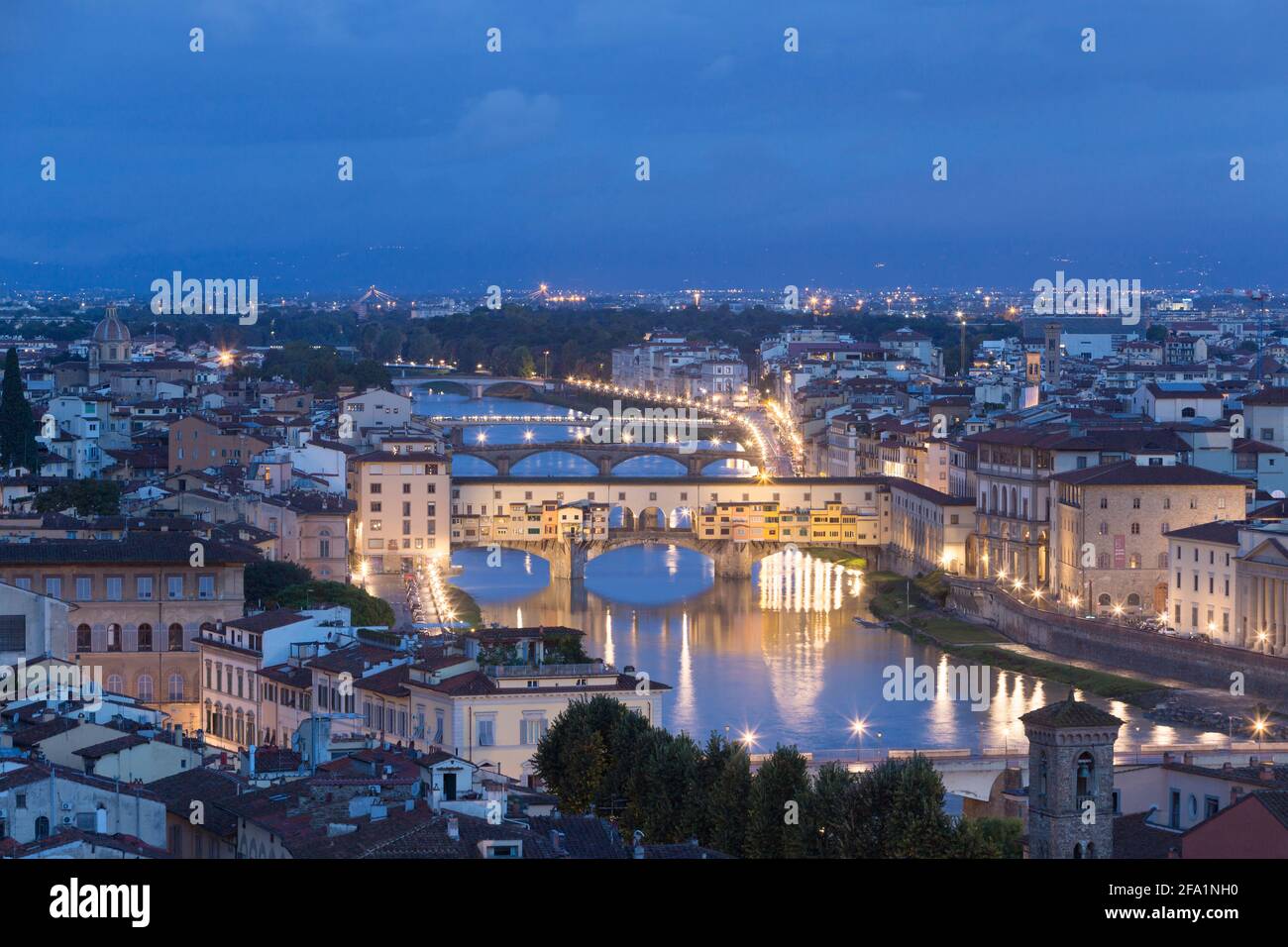 Ponte vecchio vor Sonnenaufgang, Florenz, Italien Stockfoto