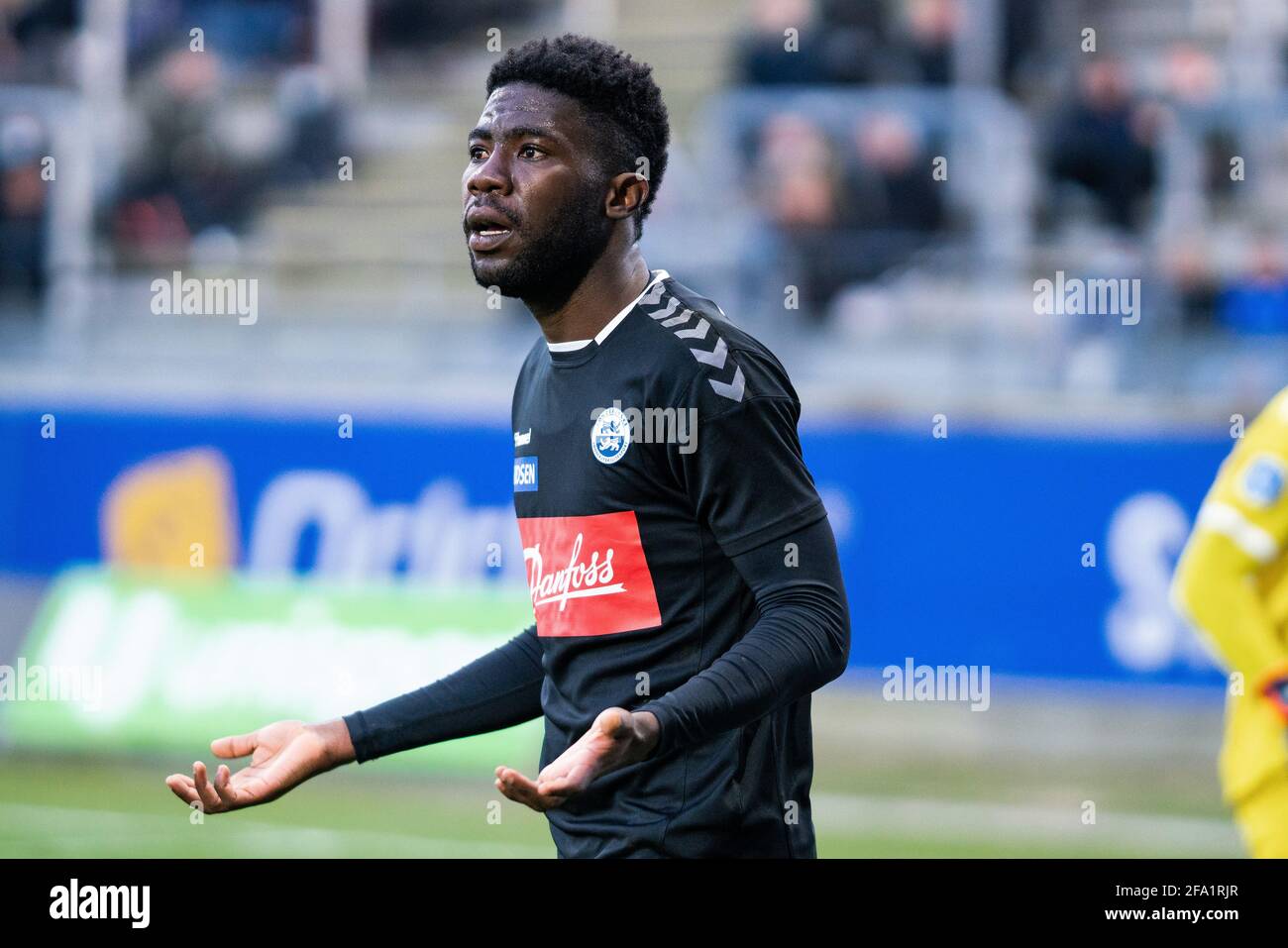 Lyngby, Dänemark. April 2021. Victor Ekani (29) aus Soenderjyske, der während des 3F-Superliga-Spiels zwischen Lyngby Boldklub und Soenderjyske im Lyngby Stadium gesehen wurde. (Foto: Gonzales Photo/Alamy Live News Stockfoto