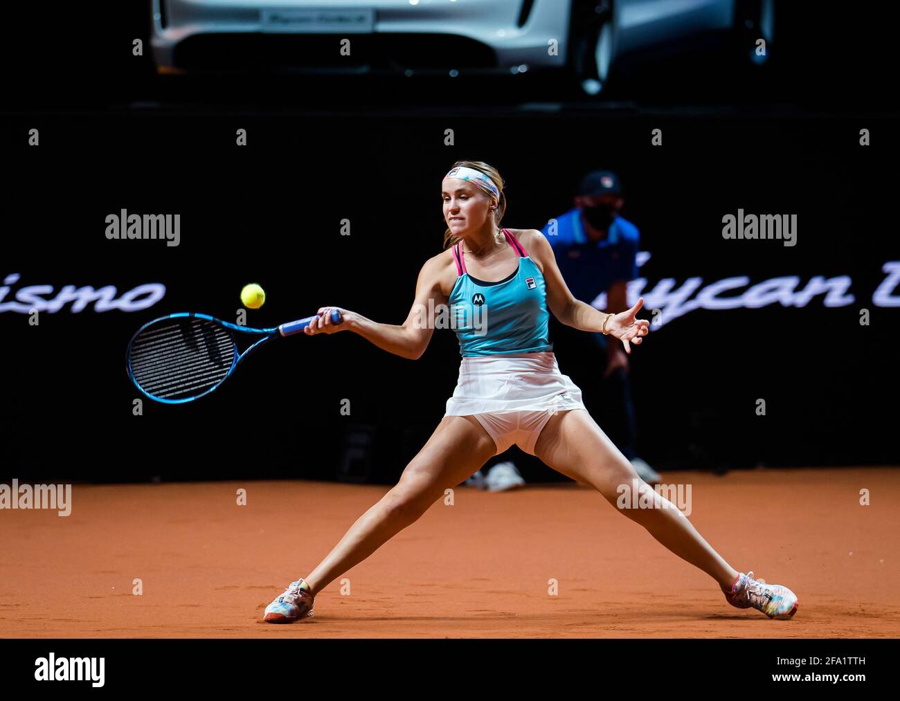 Sofia Kenin aus den Vereinigten Staaten in Aktion während ihres zweiten  Spiels beim Porsche Tennis Grand Prix 2021, WTA 500 Turnier am 21. April  2021 in der Porsche Arena in Stuttgart, Deutschland -