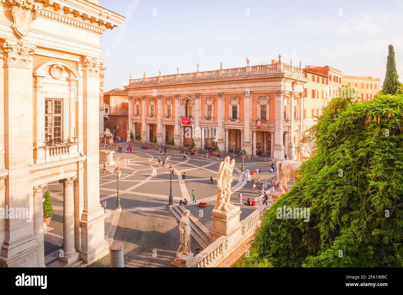 Piazza del Campidoglio, auf dem Kapitolinischen Hügel, mit der façade des Palazzo Nuovo. Stockfoto