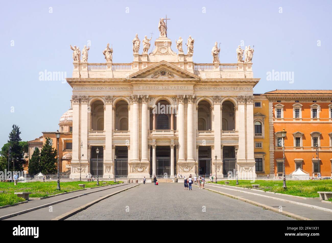 Lateranbasilika - ist die Kathedralkirche von Rom, Italien und beherbergt daher die Kathedrale oder den kirchlichen Sitz des Bischofs von Rom (Papst) Stockfoto