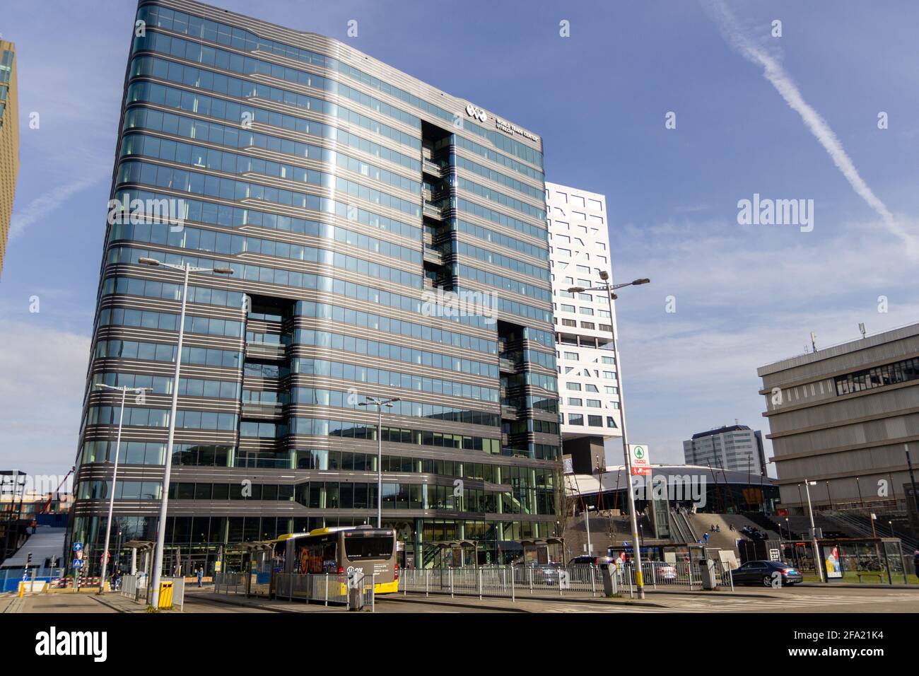 Bushaltestelle am World Trade Center in Utrecht Stockfoto
