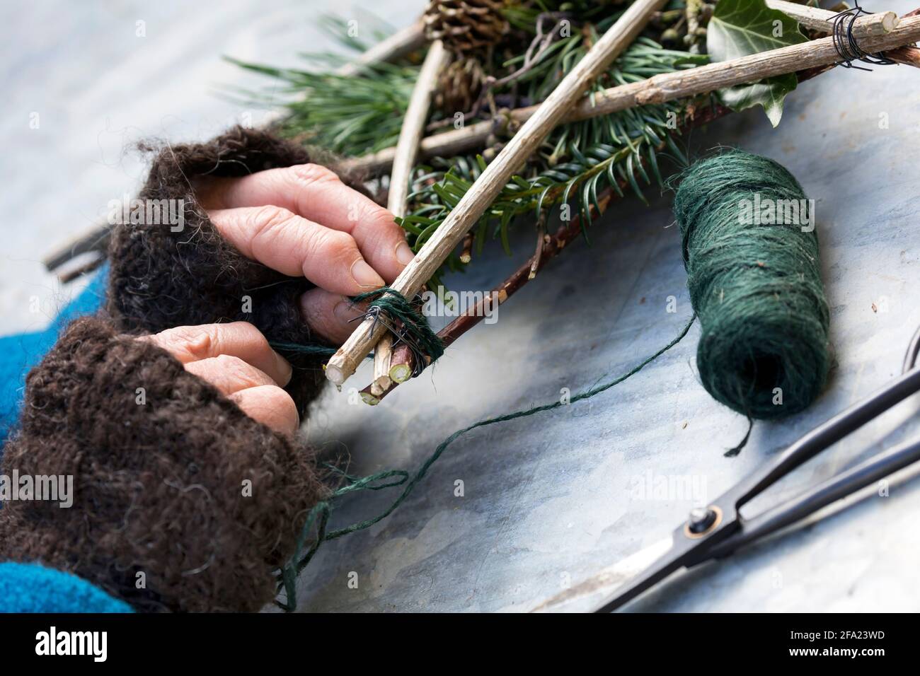 Adventsstern ist aus natürlichen Materialien hergestellt, Deutschland Stockfoto