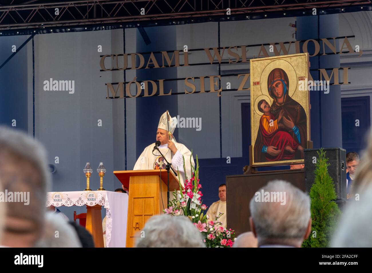 Chelm, Lubelskie, Polen - 07. September 2019: Feierlicher Ablass unter Beteiligung von Bischof Jozef Wrobel und den vielen Gläubigen Stockfoto