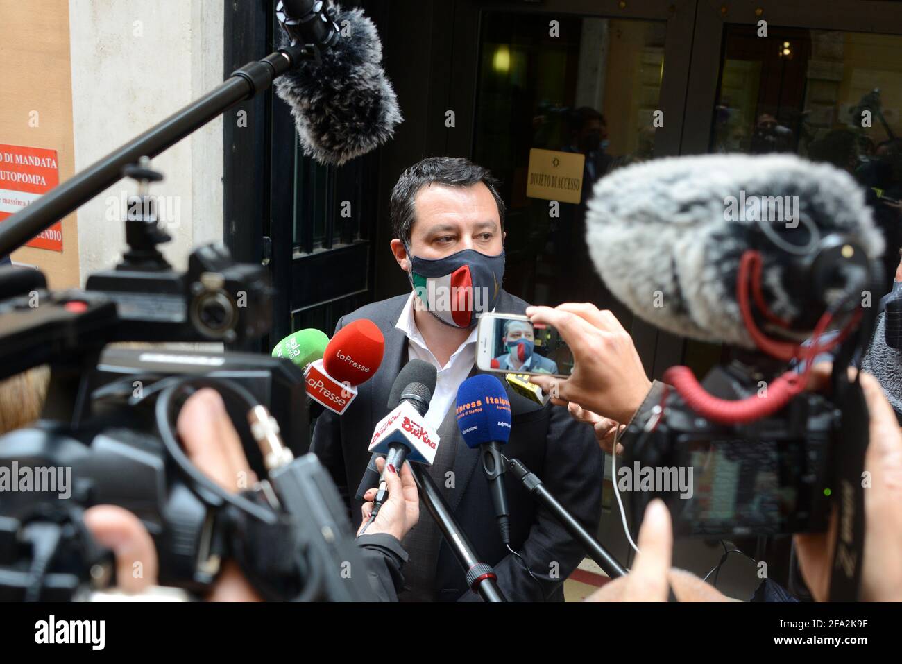 Rom, Italien. April 2021. Auf dem Foto beantwortet der Anführer der Lega Matteo Salvini die Fragen der Journalisten Credit: Independent Photo Agency/Alamy Live News Stockfoto