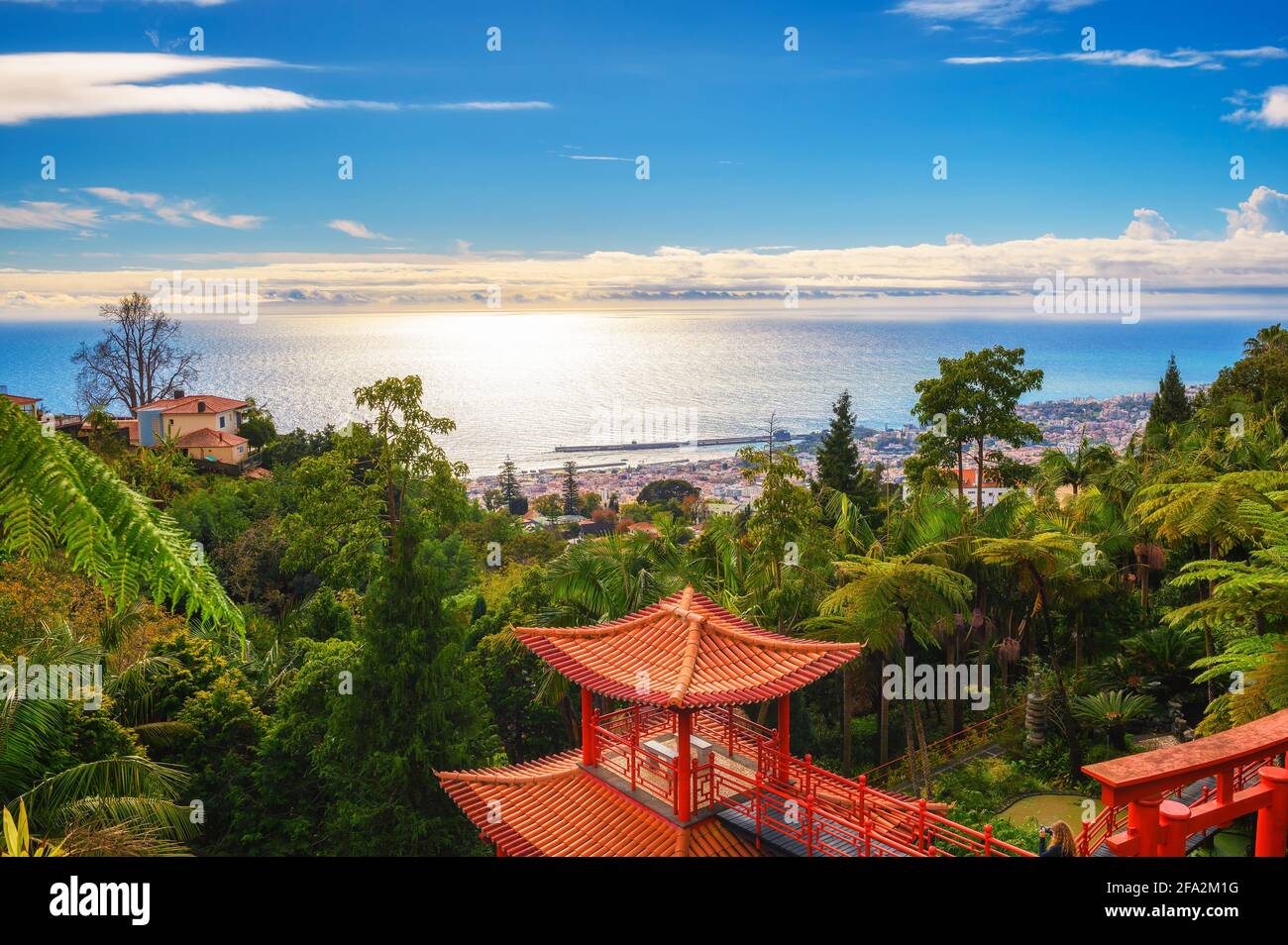 Blick über die Stadt Funchal von den Monte Palace Gardens in Madeira, Portugal Stockfoto
