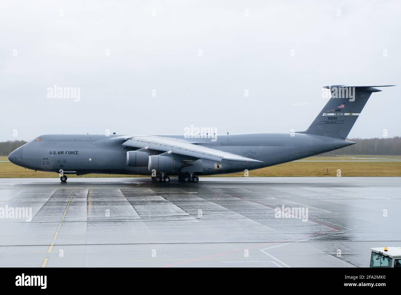 Breslau, Polen - 12. März 2020. Das militärische Transportflugzeug Lockheed C-5 Galaxy der US Air Force erschien auf dem Copernicus-Flughafen in Breslau. Stockfoto